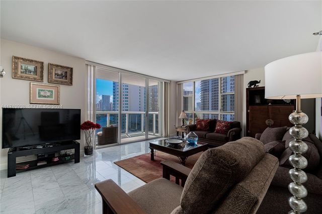 20515 E Country Club Drive 1048, Aventura, FL 33180