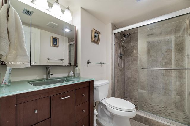 20515 E Country Club Drive 1048, Aventura, FL 33180