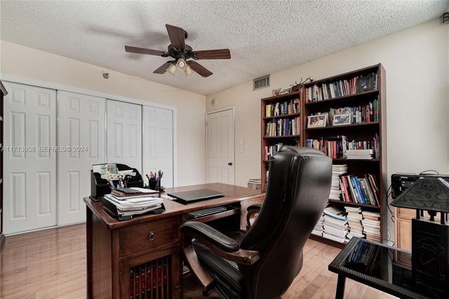 20515 E Country Club Drive 1048, Aventura, FL 33180
