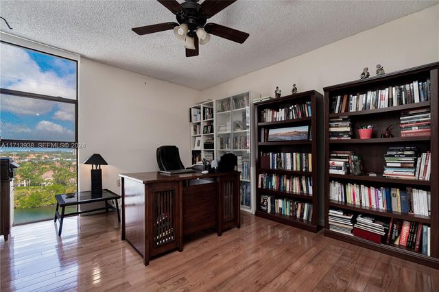 20515 E Country Club Drive 1048, Aventura, FL 33180