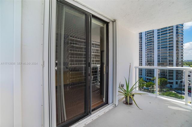 20515 E Country Club Drive 1048, Aventura, FL 33180