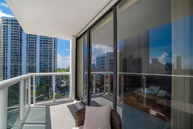 20515 E Country Club Drive 1048, Aventura, FL 33180