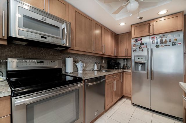 20515 E Country Club Drive 1048, Aventura, FL 33180