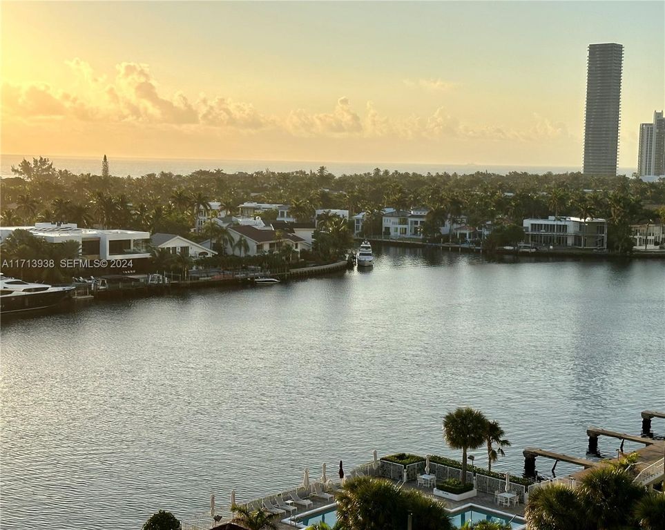 20515 E Country Club Drive 1048, Aventura, FL 33180