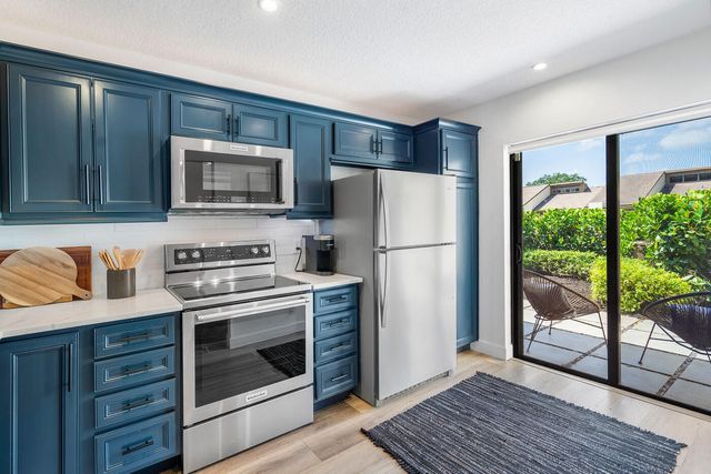 12621 SHADY PINES Court 12621, Wellington, FL 33414