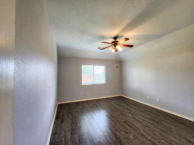 11902 White Water Bay Drive, Pearland, TX 77584