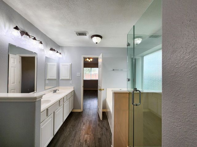11902 White Water Bay Drive, Pearland, TX 77584