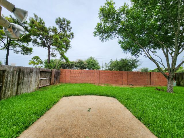 11902 White Water Bay Drive, Pearland, TX 77584