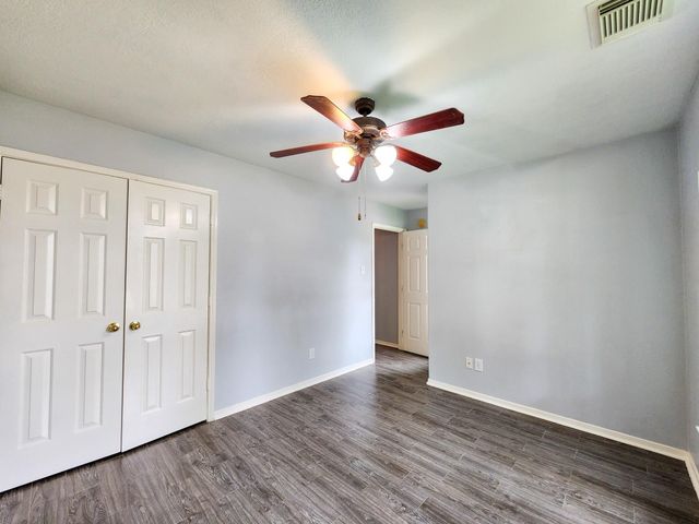 11902 White Water Bay Drive, Pearland, TX 77584
