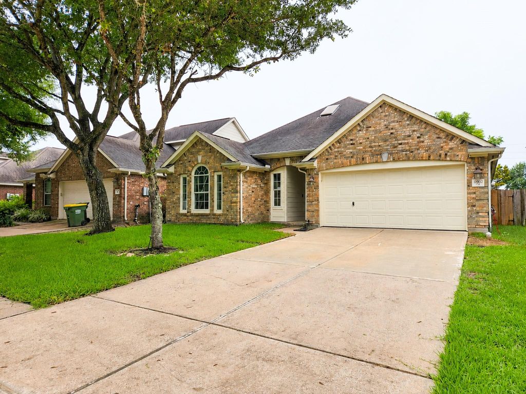 11902 White Water Bay Drive, Pearland, TX 77584