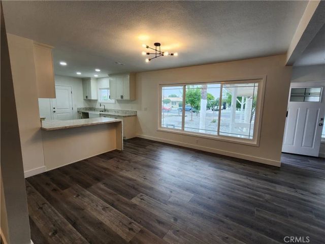 880 S State, Hemet, CA 92543