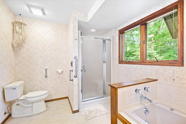 2098 SHAWNEE LANE, Oshkosh, WI 54901