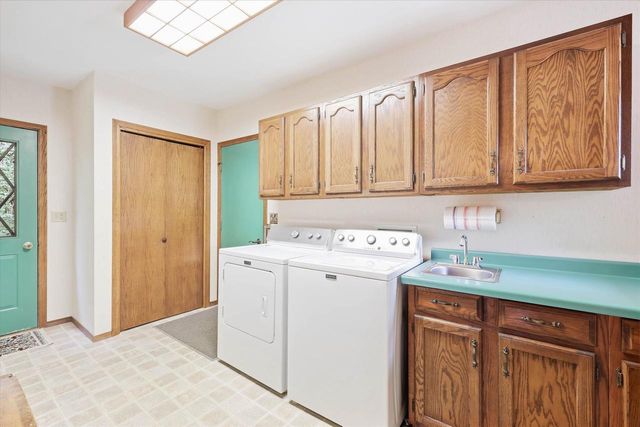 2098 SHAWNEE LANE, Oshkosh, WI 54901