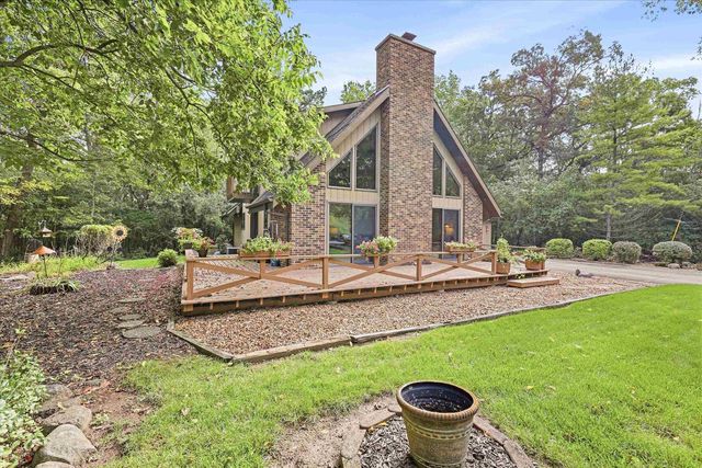2098 SHAWNEE LANE, Oshkosh, WI 54901