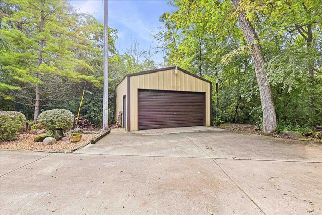 2098 SHAWNEE LANE, Oshkosh, WI 54901