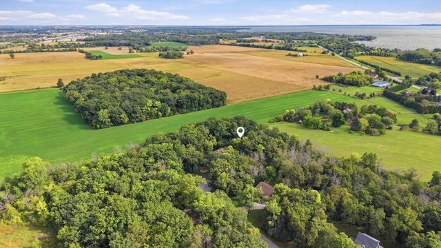2098 SHAWNEE LANE, Oshkosh, WI 54901