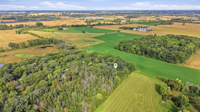 2098 SHAWNEE LANE, Oshkosh, WI 54901