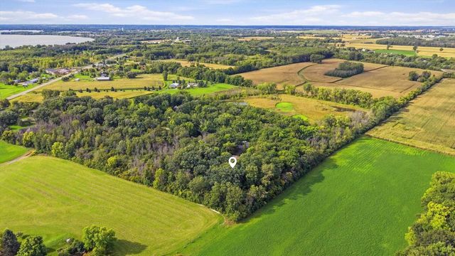 2098 SHAWNEE LANE, Oshkosh, WI 54901