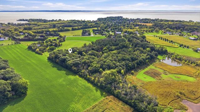 2098 SHAWNEE LANE, Oshkosh, WI 54901