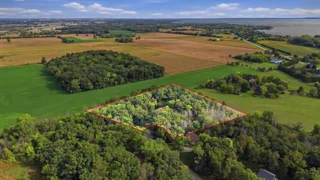 2098 SHAWNEE LANE, Oshkosh, WI 54901