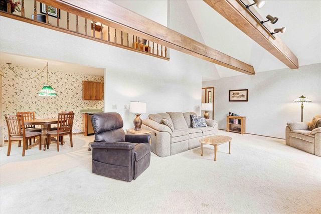 2098 SHAWNEE LANE, Oshkosh, WI 54901