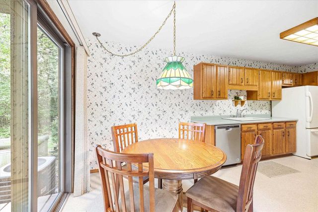 2098 SHAWNEE LANE, Oshkosh, WI 54901