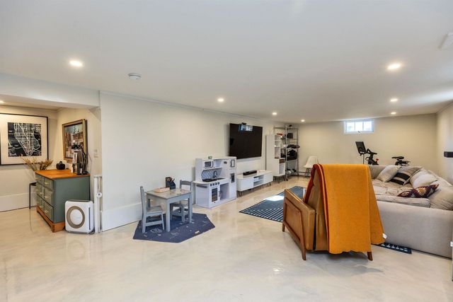 49 Sagamore Avenue, Portsmouth, NH 03801