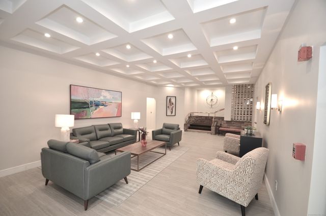 3900 Park Avenue 8p, Bridgeport, CT 06604