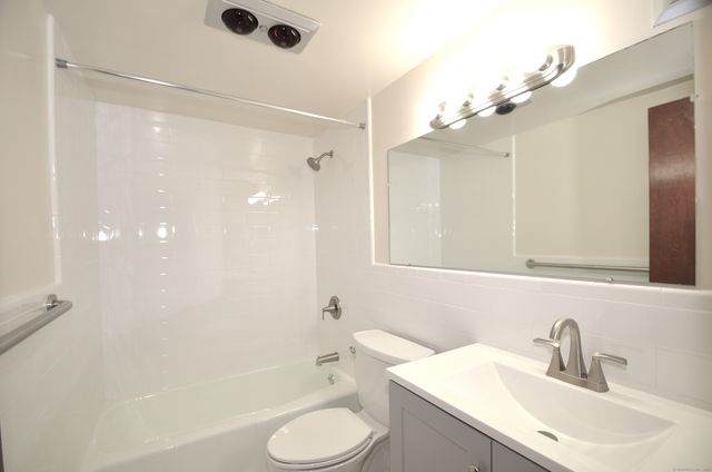 3900 Park Avenue 8p, Bridgeport, CT 06604