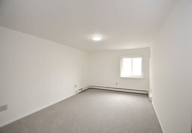 3900 Park Avenue 8p, Bridgeport, CT 06604