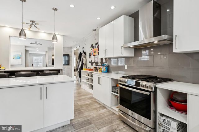 9 N LENOLA RD, Moorestown, NJ 08057