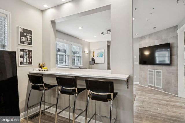 9 N LENOLA RD, Moorestown, NJ 08057