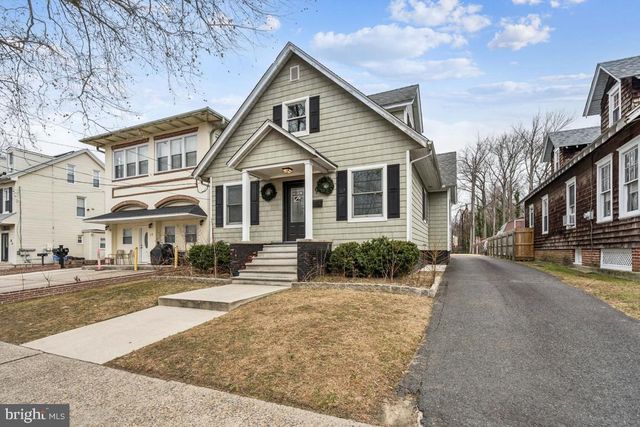 9 N LENOLA RD, Moorestown, NJ 08057