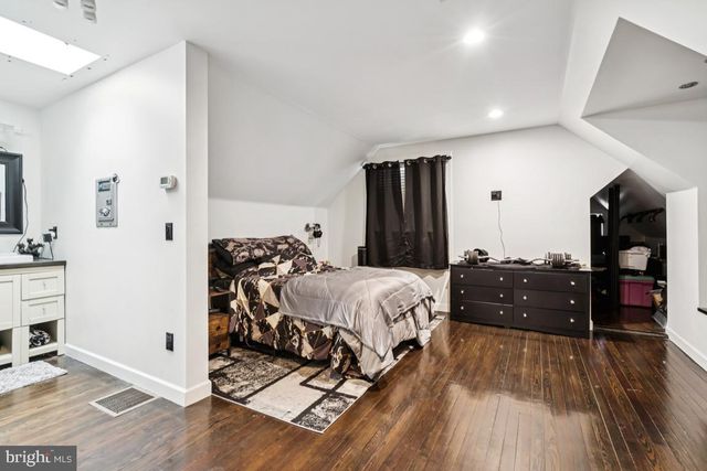 9 N LENOLA RD, Moorestown, NJ 08057