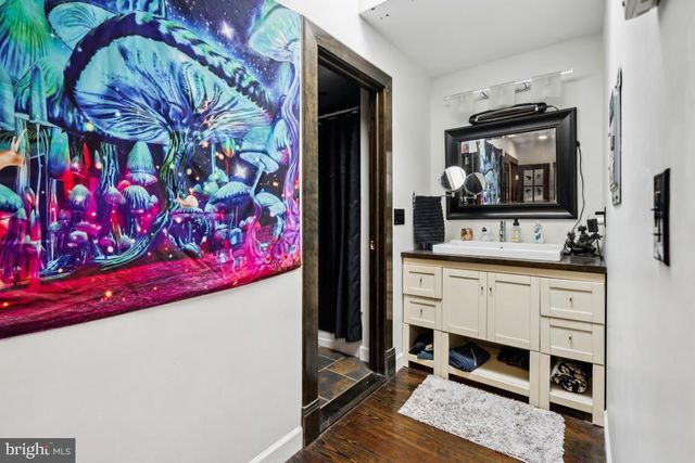 9 N LENOLA RD, Moorestown, NJ 08057