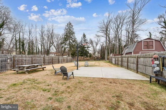 9 N LENOLA RD, Moorestown, NJ 08057