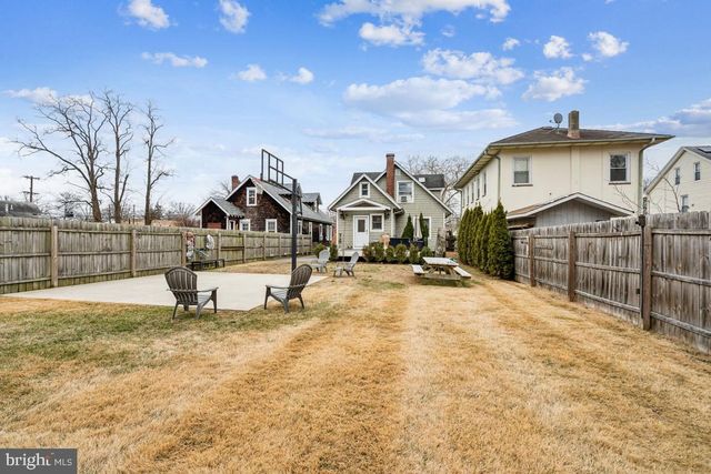 9 N LENOLA RD, Moorestown, NJ 08057