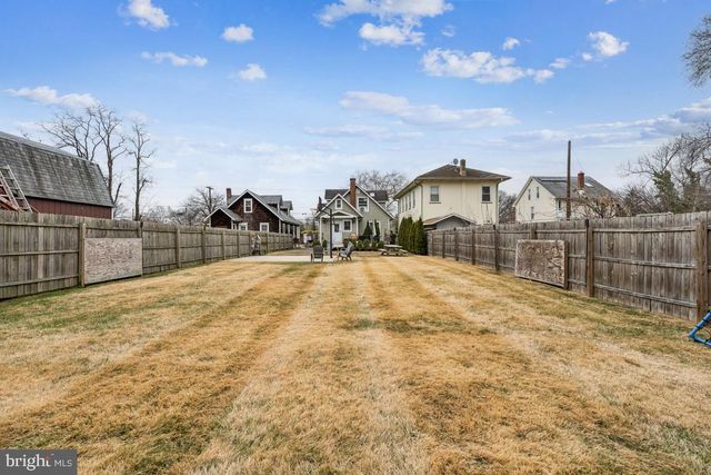 9 N LENOLA RD, Moorestown, NJ 08057