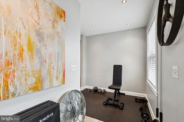 9 N LENOLA RD, Moorestown, NJ 08057