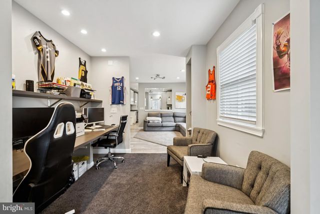 9 N LENOLA RD, Moorestown, NJ 08057