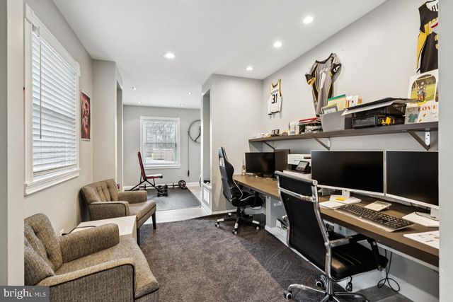 9 N LENOLA RD, Moorestown, NJ 08057