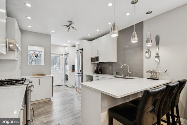 9 N LENOLA RD, Moorestown, NJ 08057