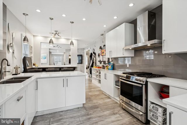 9 N LENOLA RD, Moorestown, NJ 08057