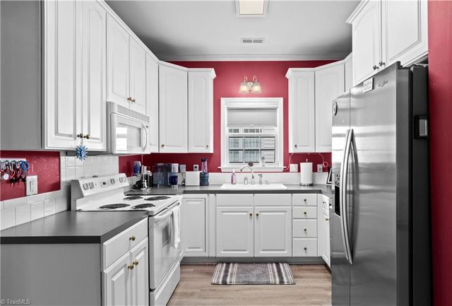 132 Sterling Point Court, Winston-salem, NC 27104