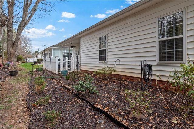 132 Sterling Point Court, Winston-salem, NC 27104