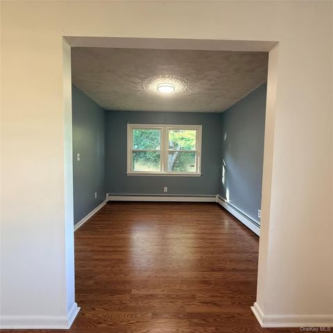 4 Westminster Drive, Middletown, NY 10940