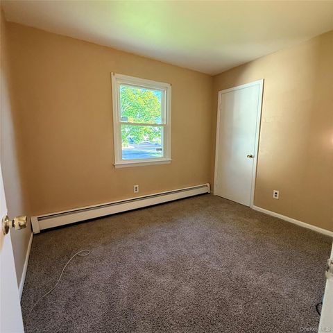 4 Westminster Drive, Middletown, NY 10940