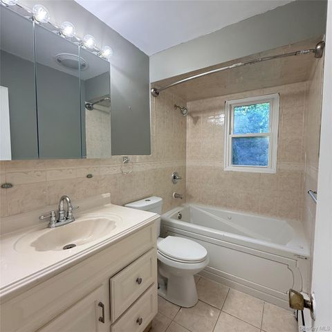 4 Westminster Drive, Middletown, NY 10940