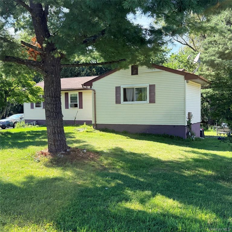 4 Westminster Drive, Middletown, NY 10940