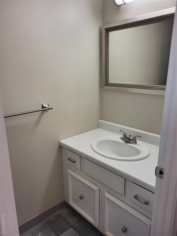 1504 Brentwood Drive 201, Troy, MI 48098